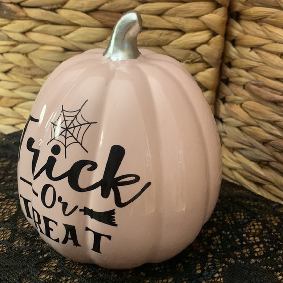 Pink Halloween Pumpkin 👻 - Picture 2 of 4